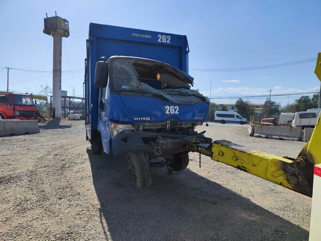 Cabina Hino XZU  USADA